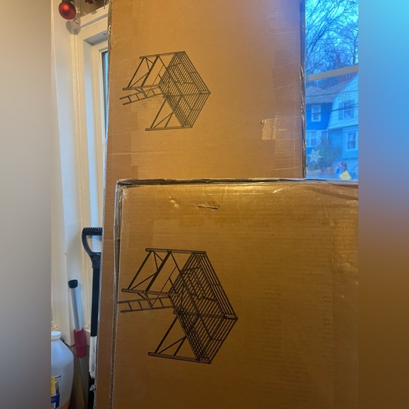 Full Size bed .Product Dimensions 78"L x 56.3"W x 70.9"H - Picture 4 of 4